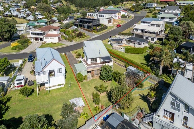 Photo of property in 104 Titiro Place, Onemana, Whangamata, 3691