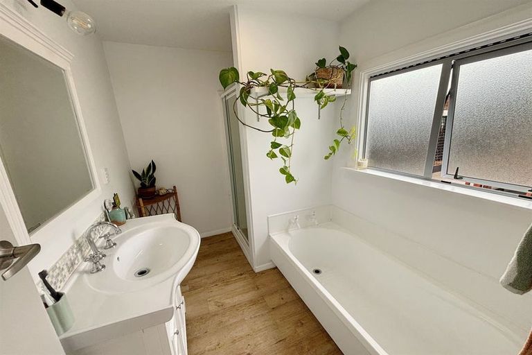 Photo of property in 41 Effingham Street, North New Brighton, Christchurch, 8083