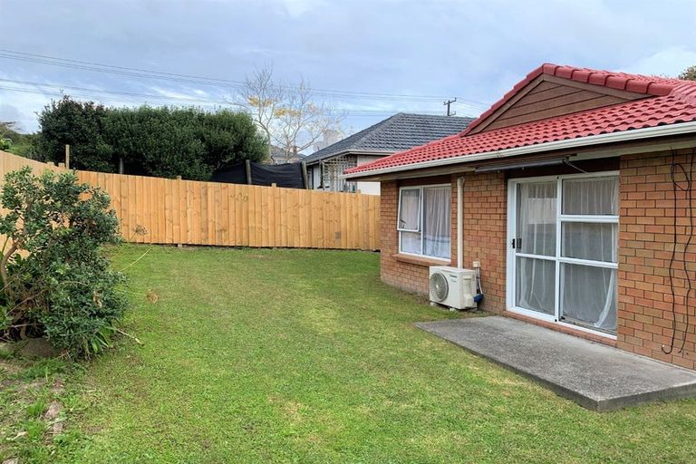 Photo of property in 2/5 Newington Road, Henderson, Auckland, 0612