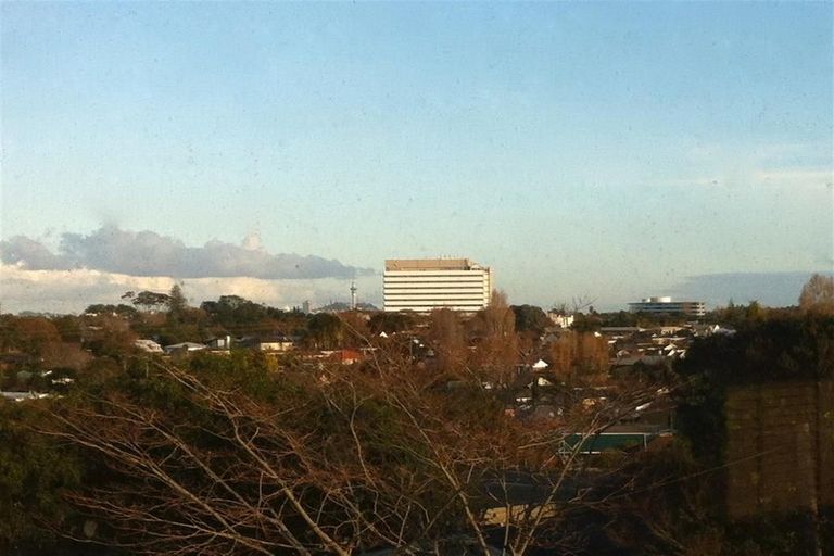 Photo of property in 20 Dallinghoe Crescent, Milford, Auckland, 0620