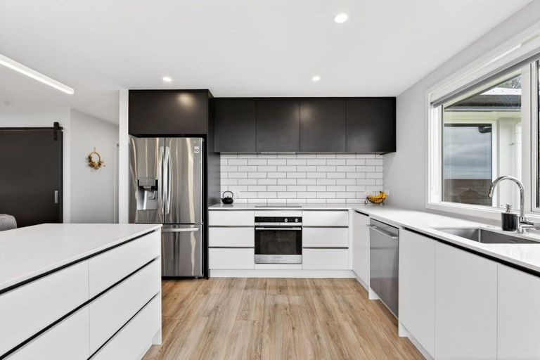 Photo of property in 77 Oak Road, Poraiti, Napier, 4112