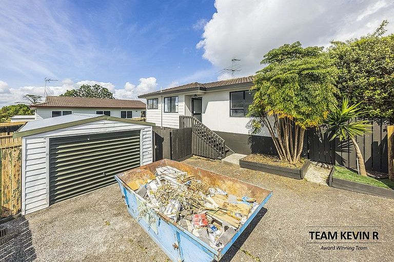 Photo of property in 2/9 Janese Place, Weymouth, Auckland, 2103