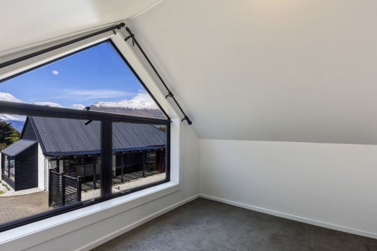 Photo of property in 24 Williams Street, Sunshine Bay, Queenstown, 9300