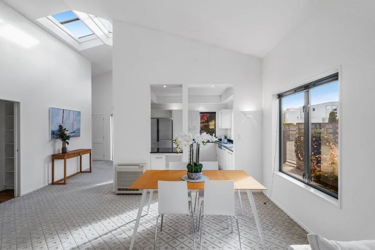 Photo of property in 8 Church Lane, Merivale, Christchurch, 8014