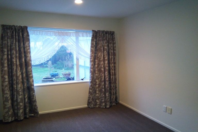 Photo of property in 5 Hunt Lane, Avondale, Christchurch, 8061