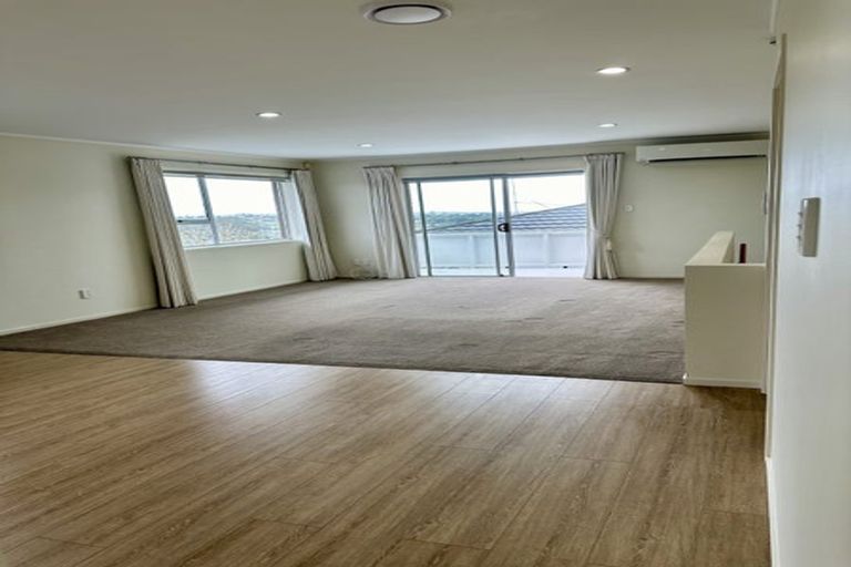 Photo of property in 2/51 Shanaway Rise, Hillcrest, Auckland, 0627