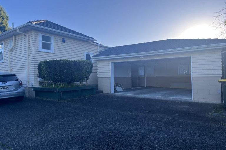 Photo of property in 24 Croydon Road, New Lynn, Auckland, 0600