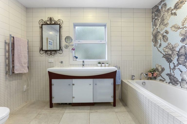 Photo of property in 152k Parker Road, Oratia, Auckland, 0604