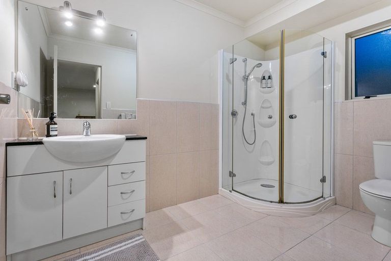 Photo of property in 18 Te Wharau Drive, Greenhithe, Auckland, 0632