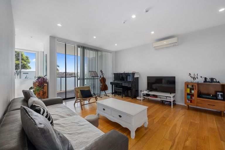 Photo of property in 40 Regent Street, Devonport, Auckland, 0624