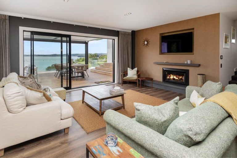 Photo of property in 26 Estuary Views, Shelly Park, Auckland, 2014