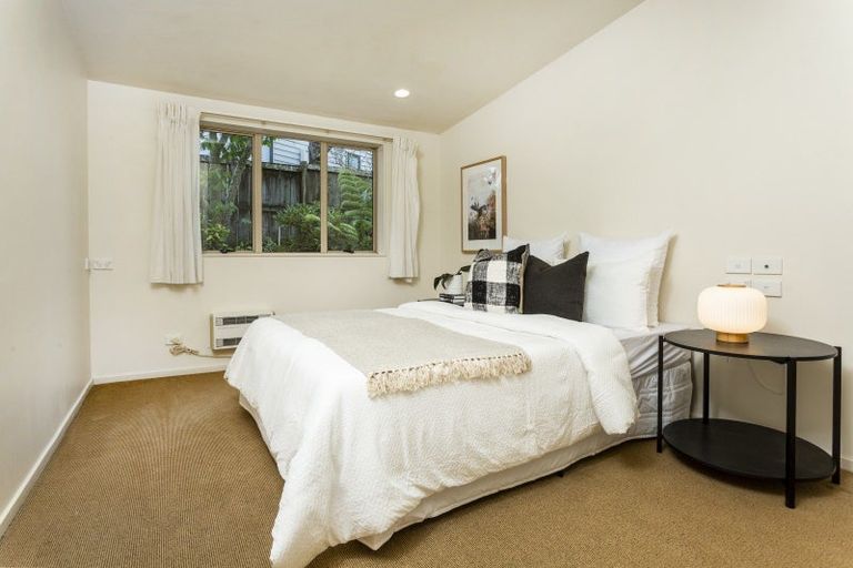 Photo of property in 2/34 Waipuia Place, Greenhithe, Auckland, 0632