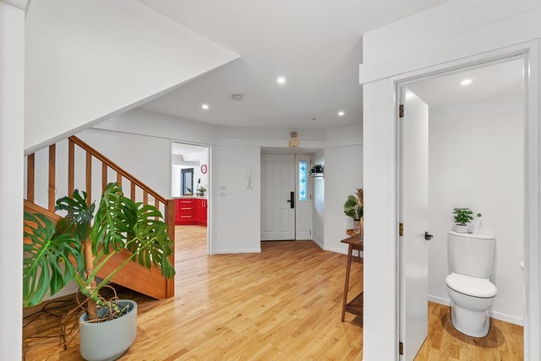 Photo of property in 2/143 Straven Road, Fendalton, Christchurch, 8014