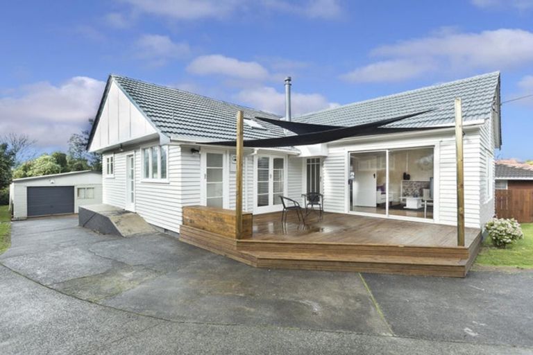 Photo of property in 53 Yeovil Road, Te Atatu Peninsula, Auckland, 0610