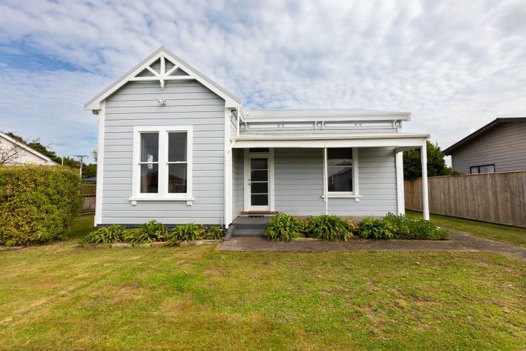 Photo of property in 37 Ross Street, Woodville, 4920