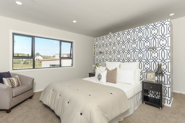 Photo of property in 2/31 Tamaki Drive, Pakuranga, Auckland, 2010