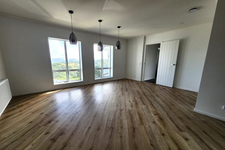 Photo of property in 14 Cessna Way, Newlands, Wellington, 6037