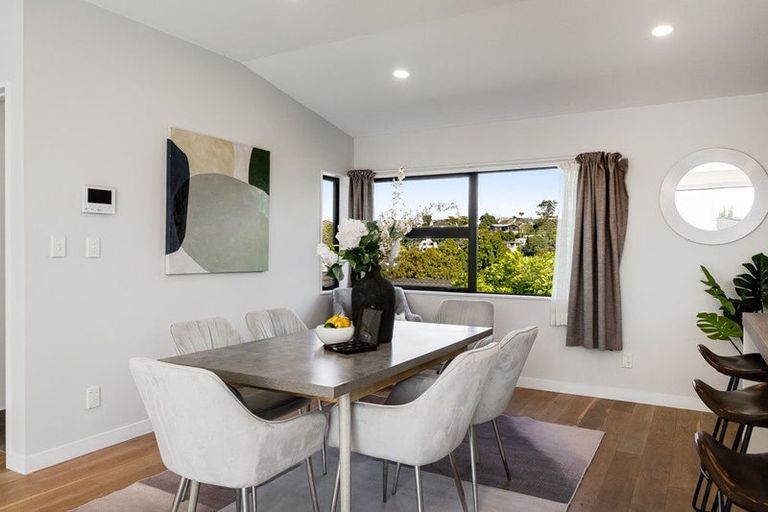 Photo of property in 25b Kiteroa Terrace, Rothesay Bay, Auckland, 0630