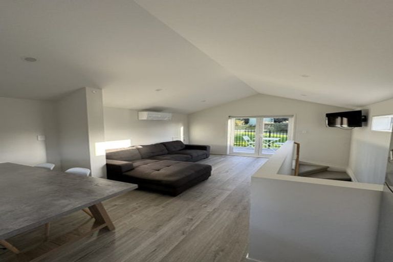 Photo of property in 60 Roberts Road, Matakatia, Whangaparaoa, 0930