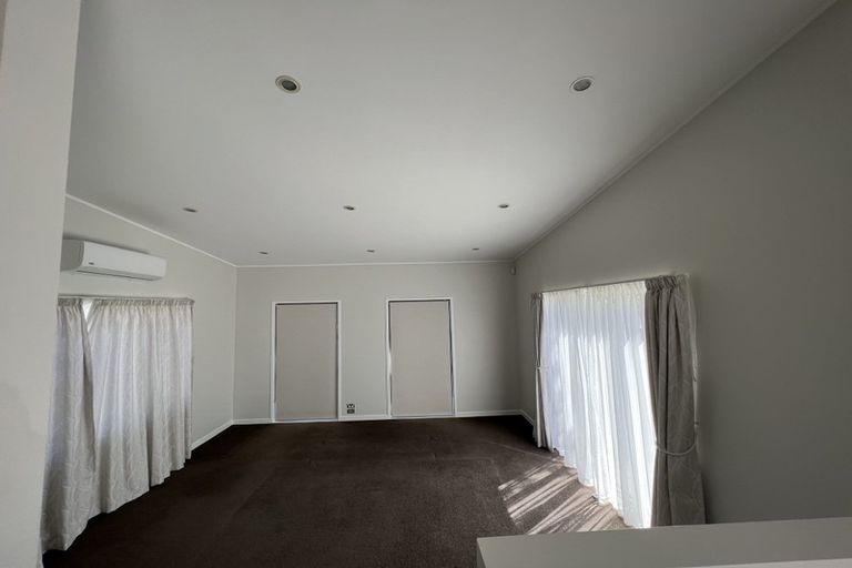 Photo of property in 9b Mackwood Place, Birkdale, Auckland, 0626