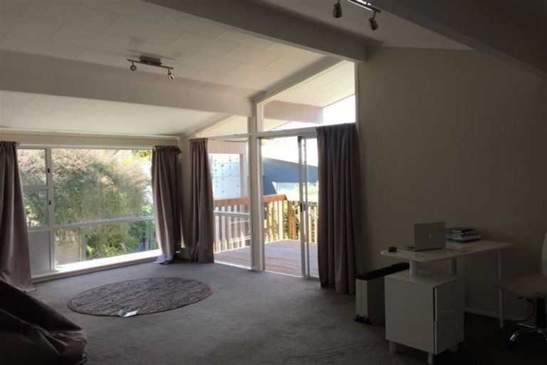 Photo of property in 1/48 Sharon Road, Waiake, Auckland, 0630