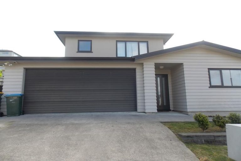 Photo of property in 8 Tongariro Drive, Aotea, Porirua, 5024