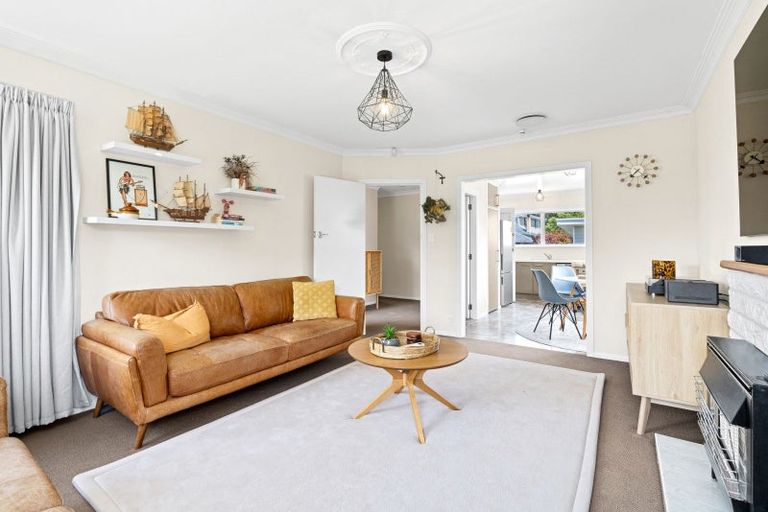 Photo of property in 10 Highbury Drive, Levin, 5510