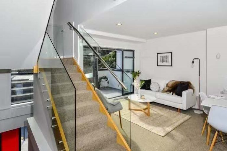 Photo of property in 2/10 Silver Moon Road, Albany Heights, Auckland, 0632