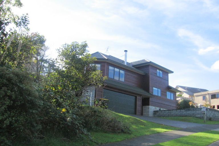 Photo of property in 5 Joseph Banks Drive, Whitby, Porirua, 5024