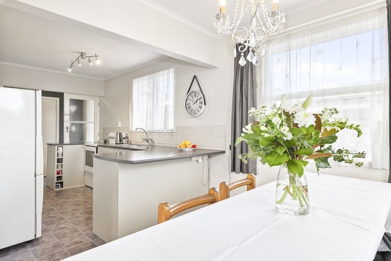 Photo of property in 15 Sunrise Avenue, Owhata, Rotorua, 3010