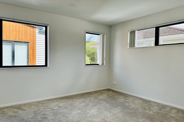 Photo of property in 23c Crystal Avenue, Glendene, Auckland, 0602