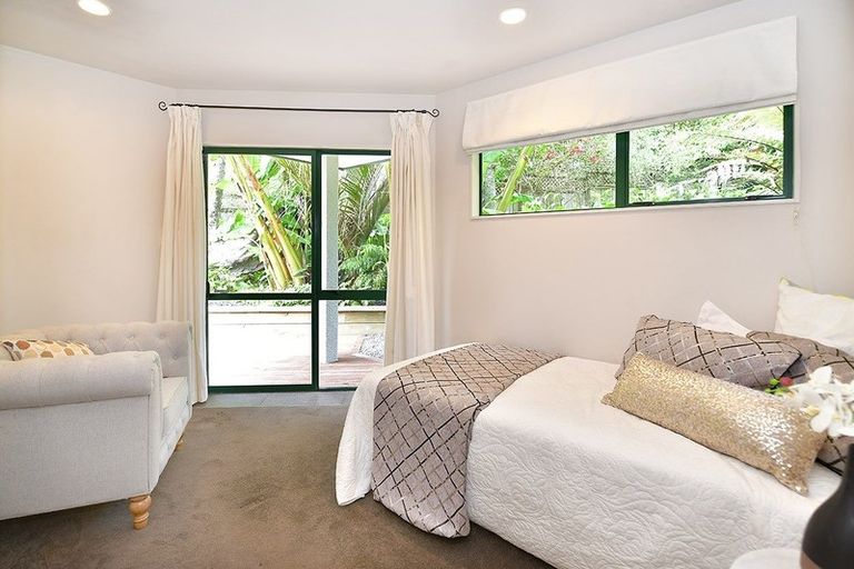 Photo of property in 16 Dee Place, Torbay, Auckland, 0630