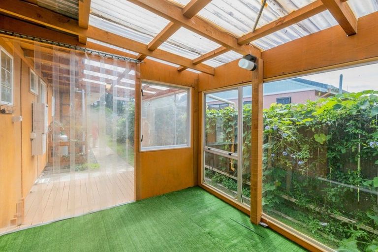 Photo of property in 2 Barclay Grove, Hokio Beach, Levin, 5571