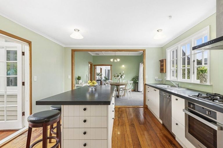 Photo of property in 43a Collins Avenue, Tawa, Wellington, 5028