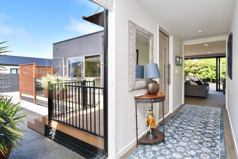 Photo of property in 102 Hills Road, Edgeware, Christchurch, 8013