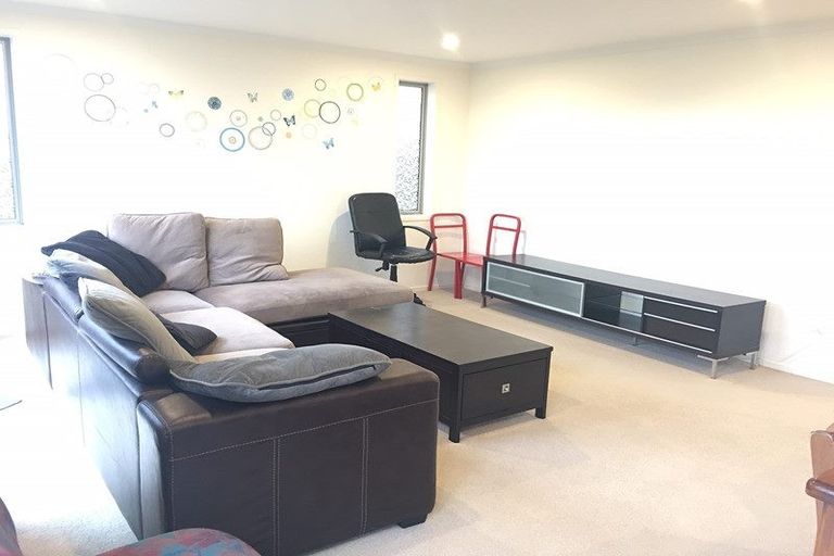 Photo of property in 20 Exeter Place, Unsworth Heights, Auckland, 0632