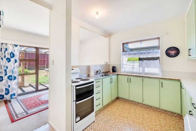 Photo of property in 1/51 Seaview Road, Castor Bay, Auckland, 0620