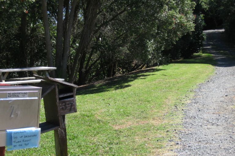 Photo of property in 2/37 Sispara Place, Beach Haven, Auckland, 0626