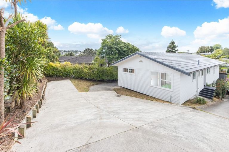 Photo of property in 28 Tamahere Drive, Glenfield, Auckland, 0629