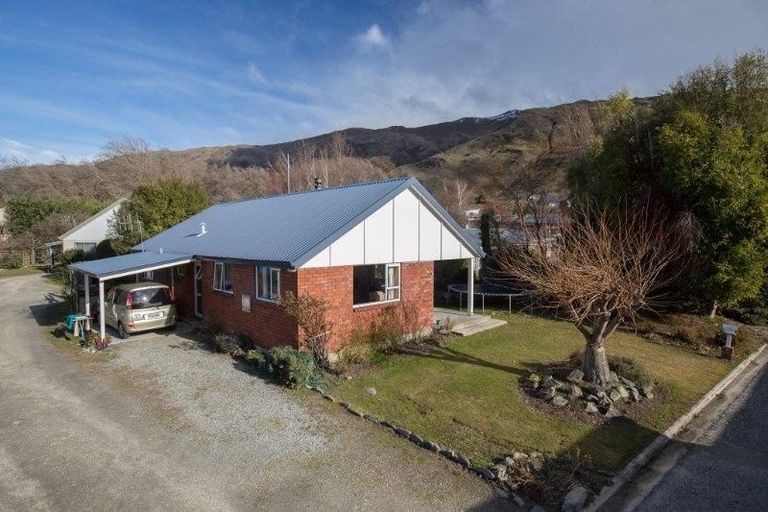 Photo of property in 5a Larch Place, Wanaka, 9305