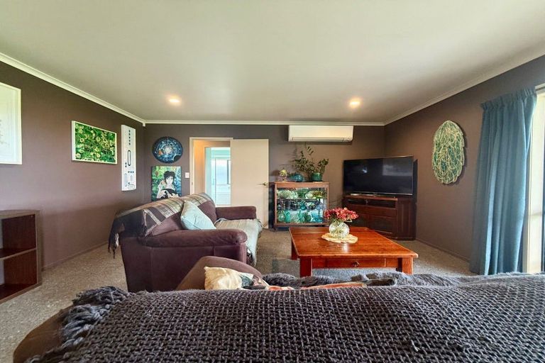 Photo of property in 154 Ohinepanea Road, Pukehina, Te Puke, 3186