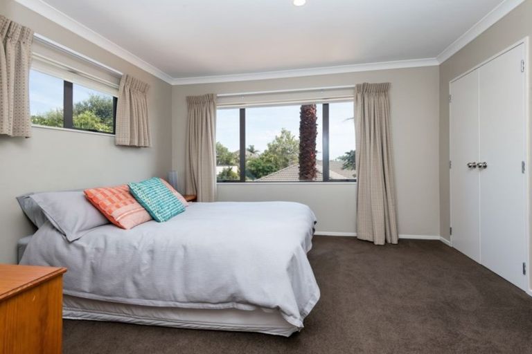 Photo of property in 5 Brooke Ridge Rise, East Tamaki Heights, Auckland, 2016