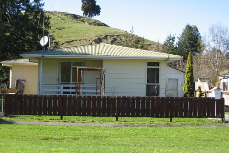 Photo of property in 34 Ongo Road, Hunterville, 4730