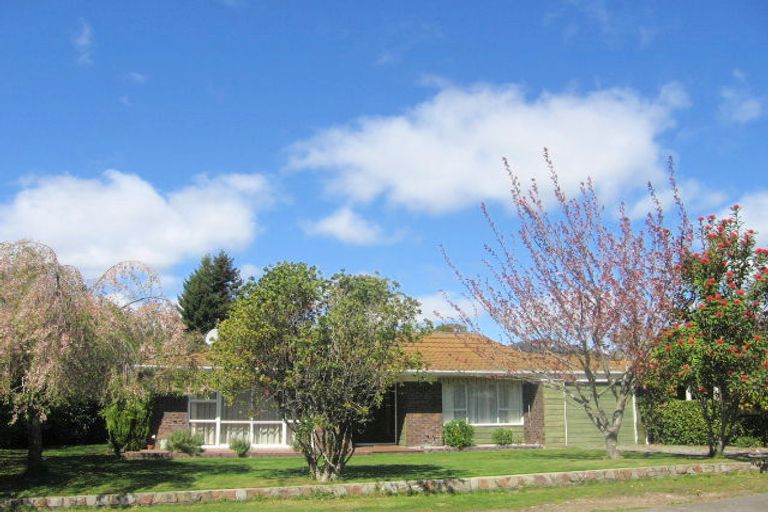 Photo of property in 2 Kathleen Place, Rainbow Point, Taupo, 3330