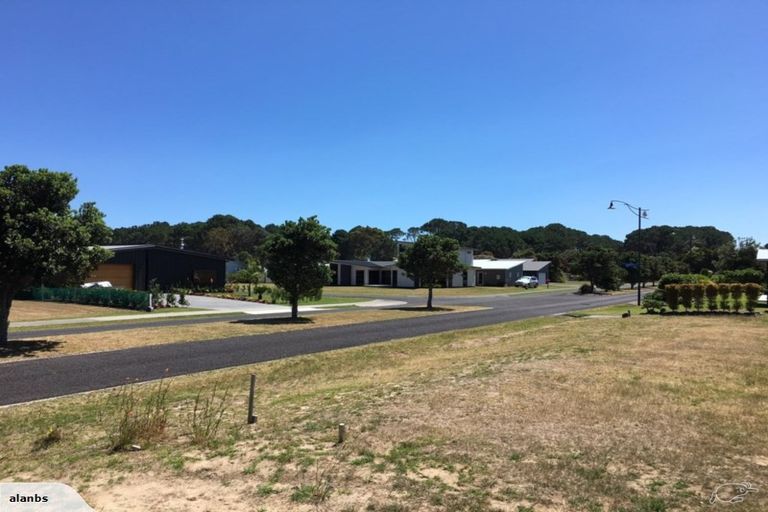 Photo of property in 114 Harbour Drive, Matarangi, Whitianga, 3592