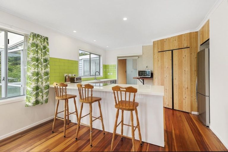 Photo of property in 8 Carleton Terrace, Tawa, Wellington, 5028