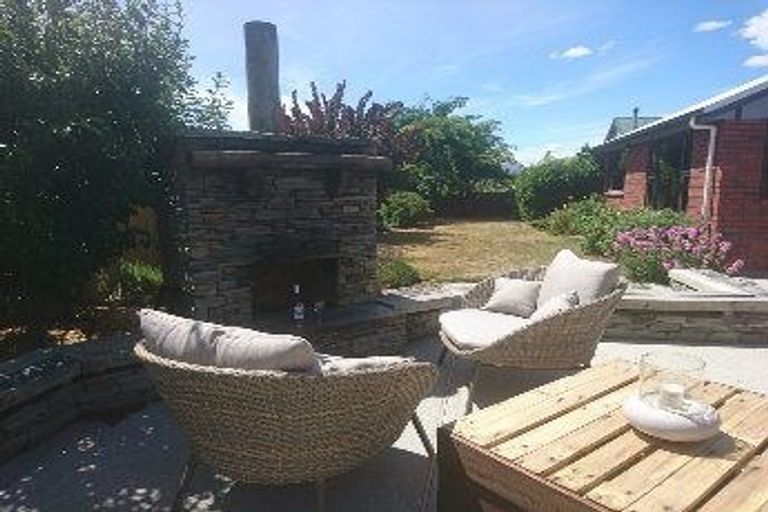 Photo of property in 2 Ragan Lane, Wanaka, 9305