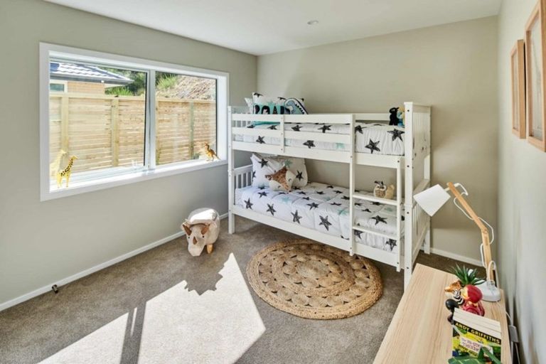 Photo of property in 36 Domett Street, Newlands, Wellington, 6037