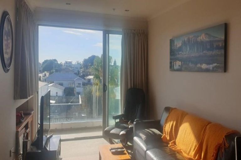 Photo of property in Algarve Apartments, 306/332 Maunganui Road, Mount Maunganui, 3116