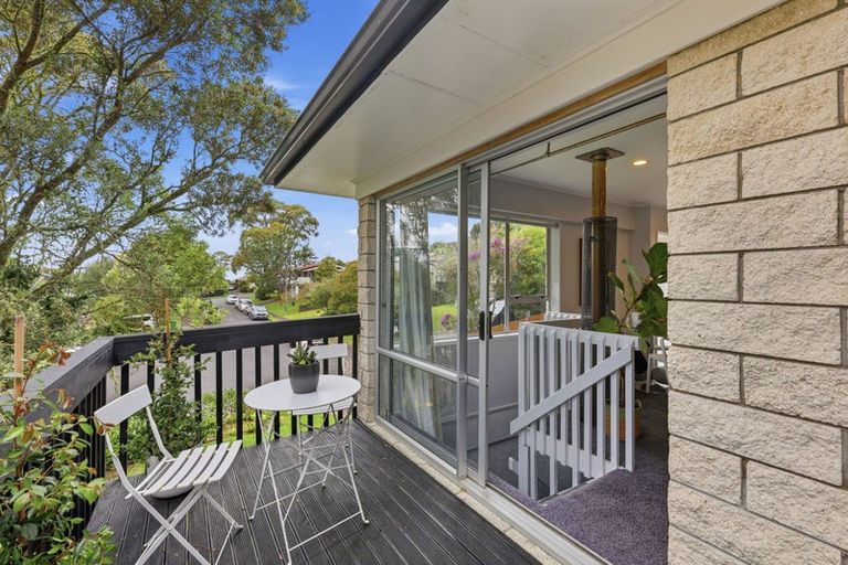 Photo of property in 2/12 Mahuta Grove, Northcote, Auckland, 0627